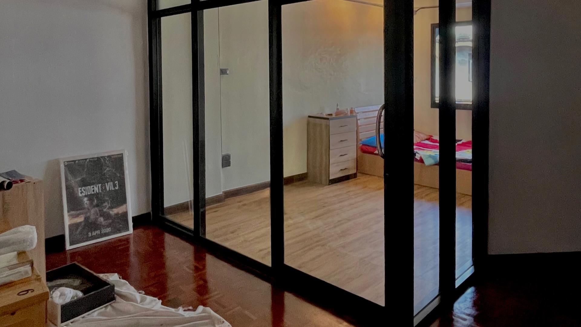 ห้องนอนที่กั้นเป็นสัดส่วนดูสวยงาม