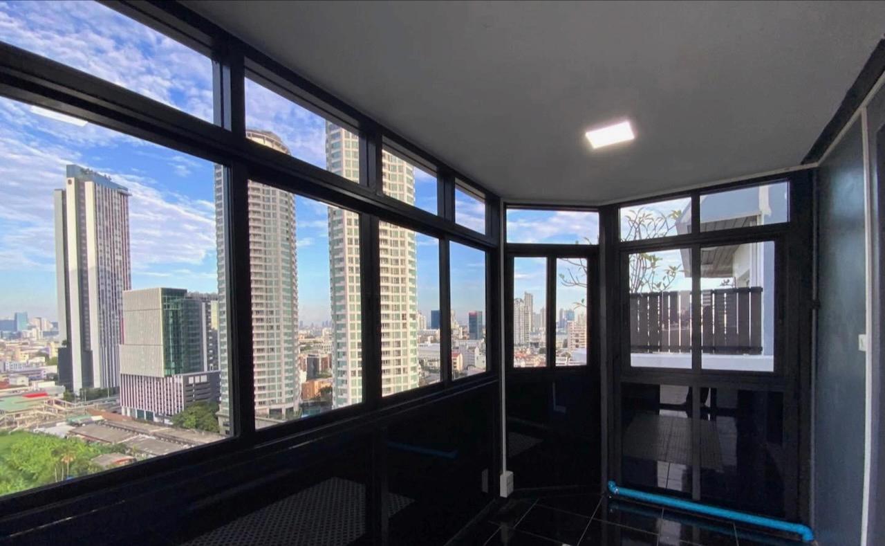 ห้องกระจกบริเวณระเบียง วิวสวยงามมาก